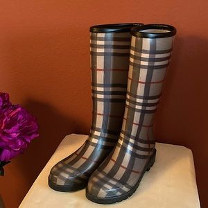 EUC Burberry Authentic Tall Rain Boots size 9